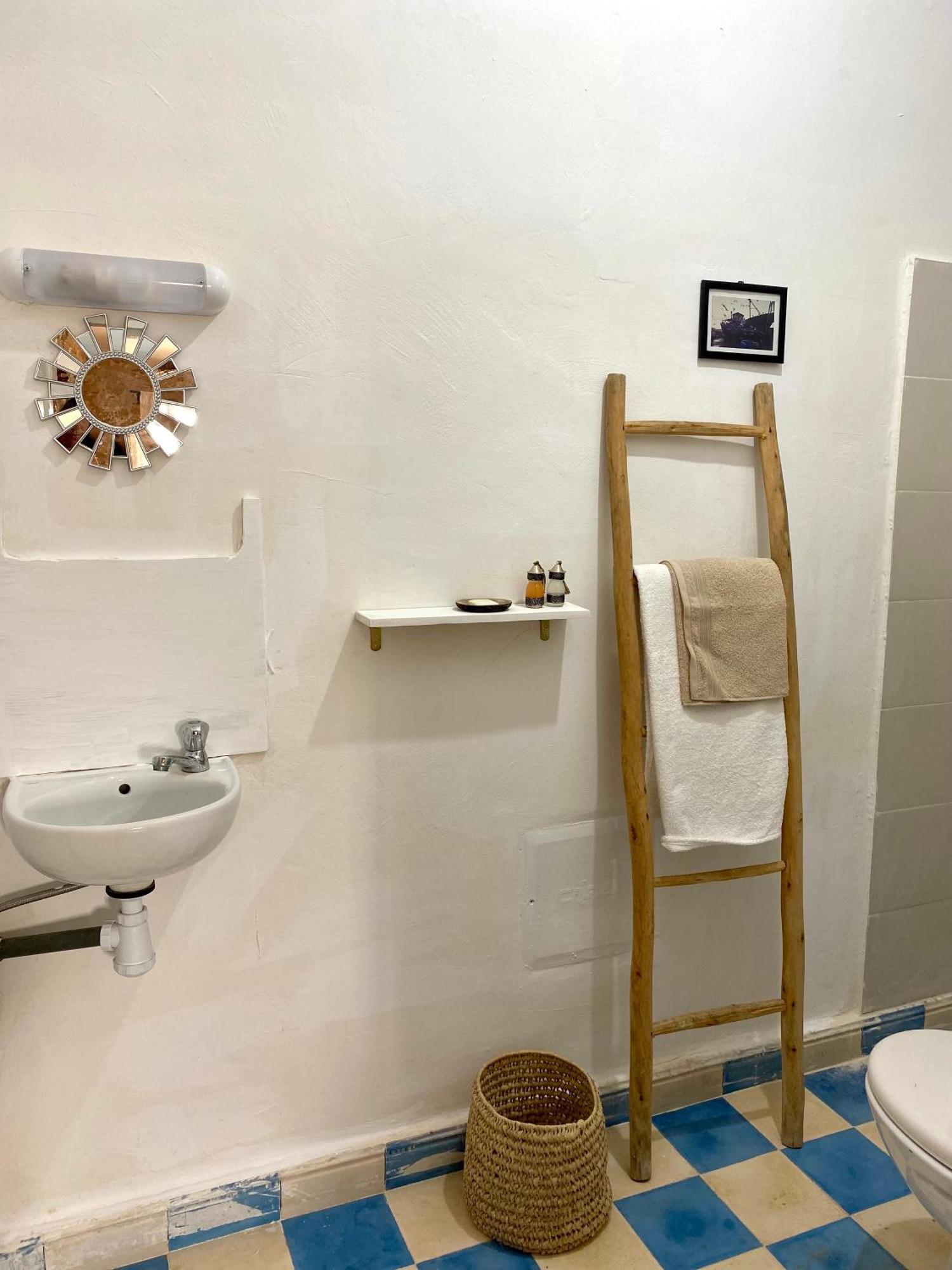 Adam House Apartment Есувейра Екстериор снимка