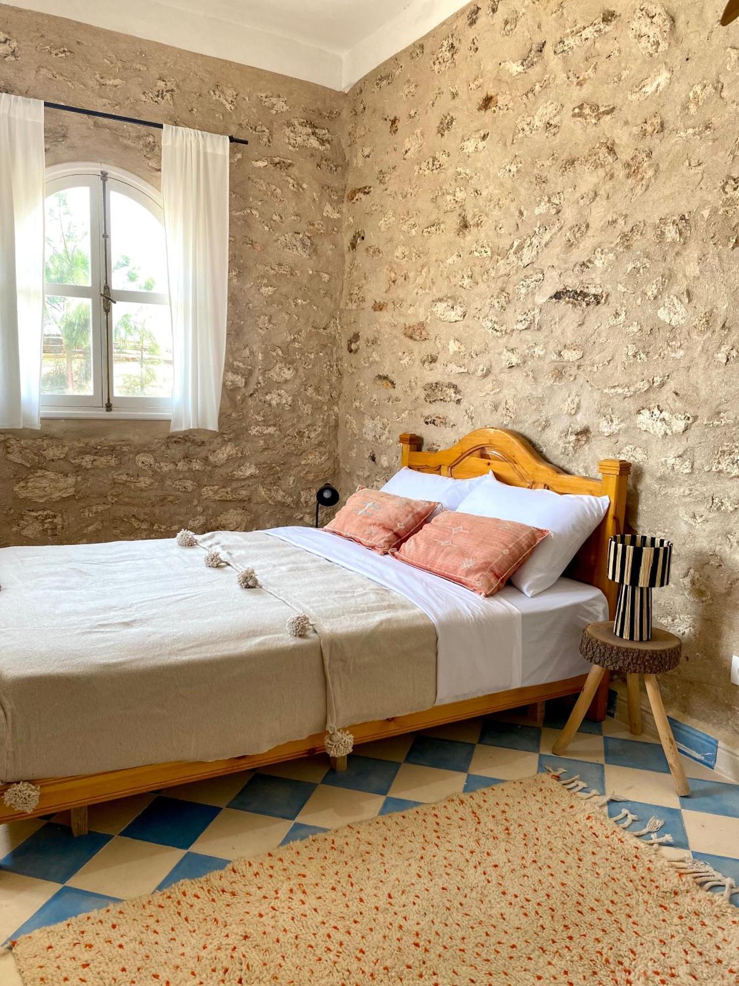 Adam House Apartment Есувейра Екстериор снимка